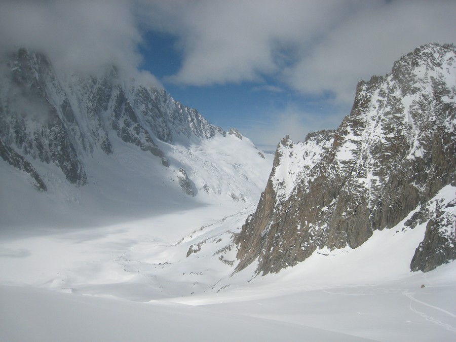 #7 Vue dans le rétroviseur : Eclaircie sur les grands Montets Vue dans le rétroviseur : Eclaircie sur les grands Montets
