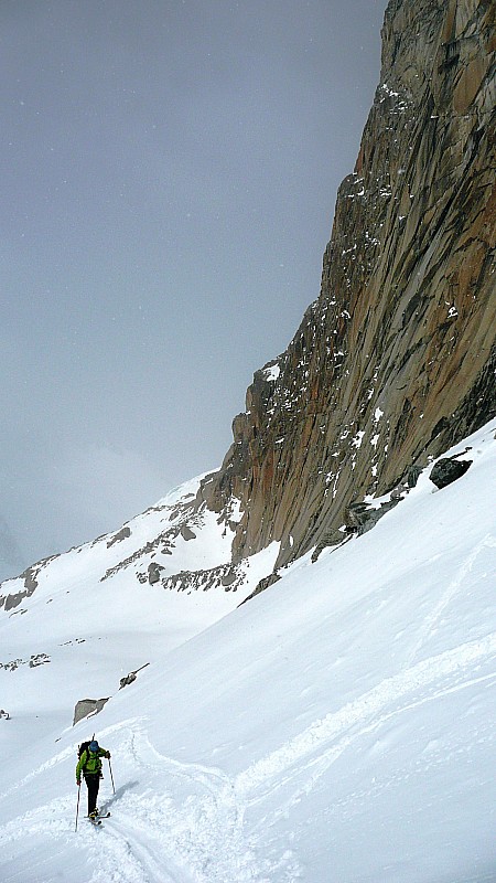 #9 Il est beau ce granit ! : Didier attaque la montée du Glacier des Améthystes Il est beau ce granit ! : Didier attaque la montée du Glacier des Améthystes