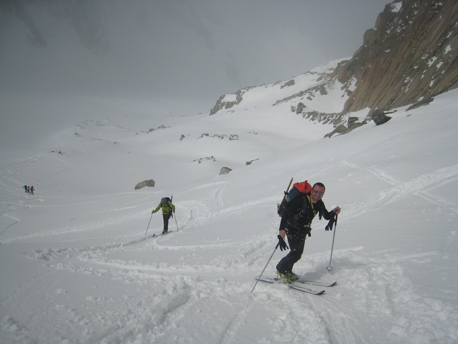 #5 Montée vers le tour noir : Agréable traversée du glacier d Montée vers le tour noir : Agréable traversée du glacier d'Argentière (encore bien bouché)