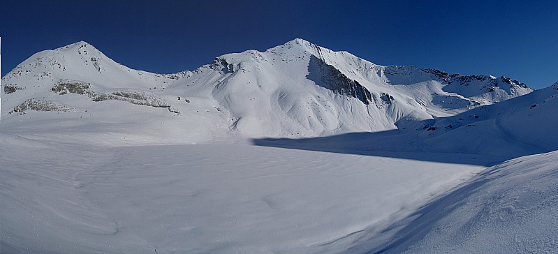 #3 Pointe et lac des Estaris : La face sud, on va contourner celle ci Pointe et lac des Estaris : La face sud, on va contourner celle ci