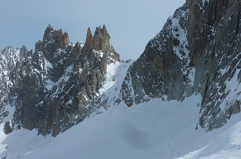 #5 Col des Ecandies : Descente coté glacier de Trient. 2 cordes fixes en place. Col des Ecandies : Descente coté glacier de Trient. 2 cordes fixes en place.