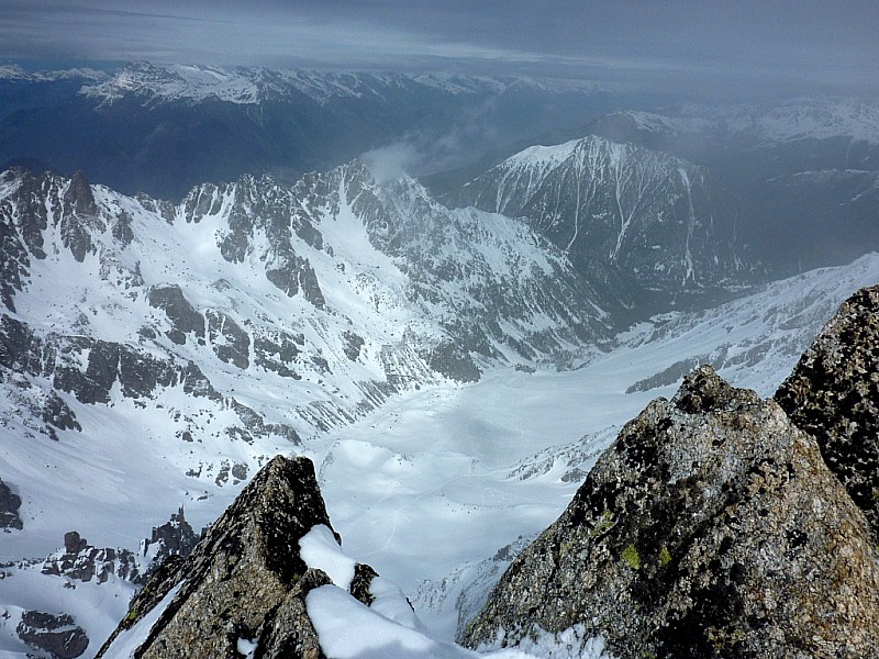 #9 Pointe d Pointe d'Orny : Sur les arêtes à la recherche du départ du couloir.En bas, le val d'Arpette.