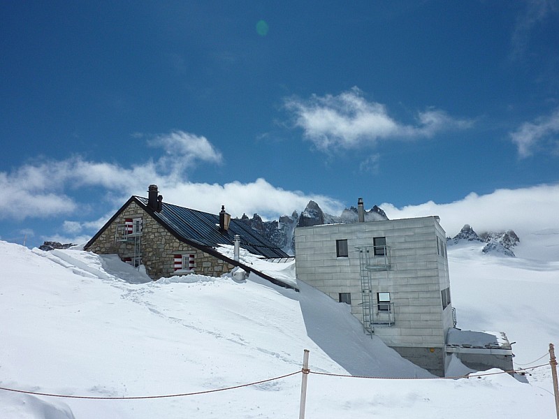 #8 Refuge du Trient : Le plateau du Trient derrière. Refuge du Trient : Le plateau du Trient derrière.