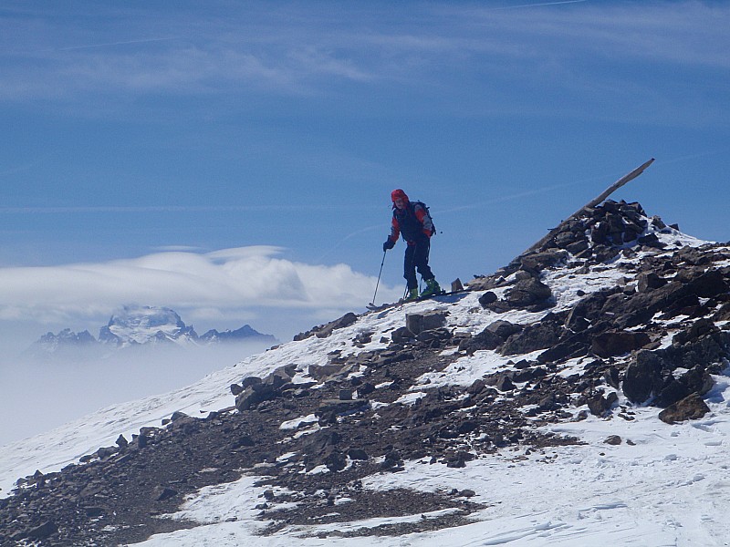 #9 départ skis aux pieds : du sommet. on dirait pas mais ça passe. départ skis aux pieds : du sommet. on dirait pas mais ça passe.