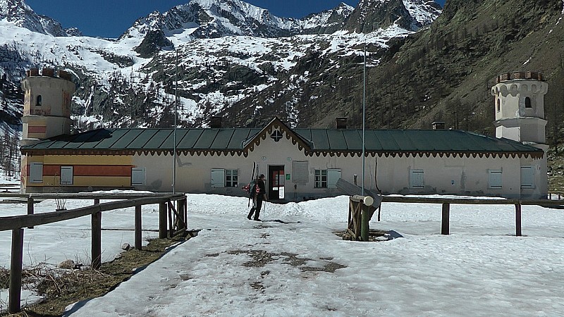 #9 1760m : Refuge Royal ! Ancienne maison de chasse (Casa di Caccia) du Roi d 1760m : Refuge Royal ! Ancienne maison de chasse (Casa di Caccia) du Roi d'Italie Vittorio Emmanuelle