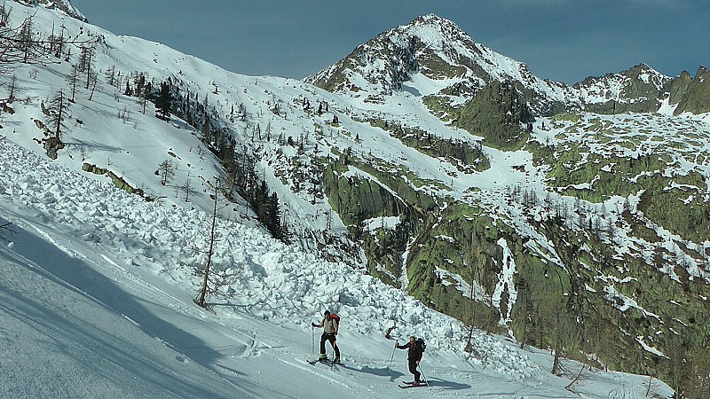 #19 2000m : dans le vallon Morta, et la grosse plaque partie récemment. 2000m : dans le vallon Morta, et la grosse plaque partie récemment.