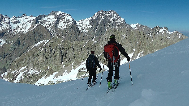 #33 2600m : Haut vallon des Tablasses: Descente face au Mte Matto, bien sec 2600m : Haut vallon des Tablasses: Descente face au Mte Matto, bien sec