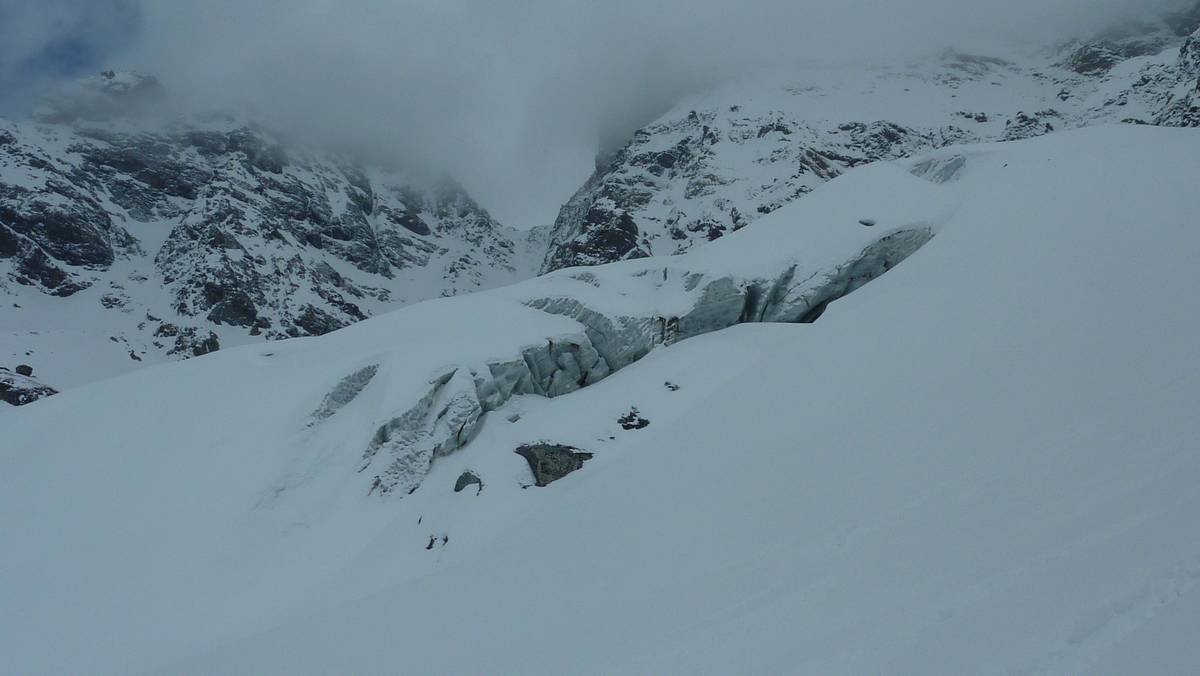 #10 Crevasses : sur le glacier inferieur du Vallonnet Crevasses : sur le glacier inferieur du Vallonnet