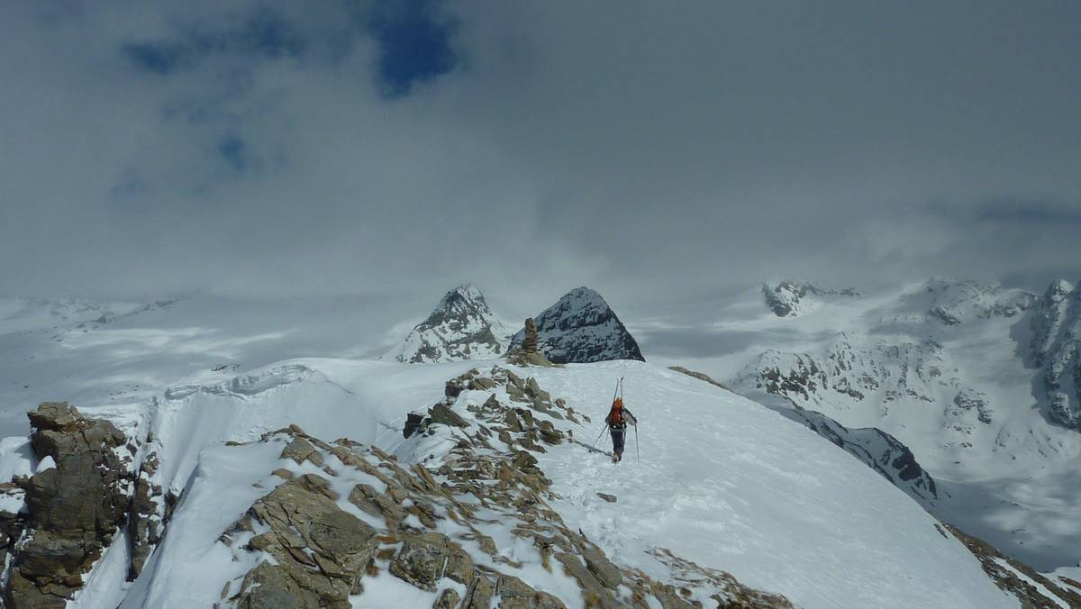 #6 Sommet : arrivée au sommet devant le Mont Séti et la Pointe du Grand Méan Sommet : arrivée au sommet devant le Mont Séti et la Pointe du Grand Méan