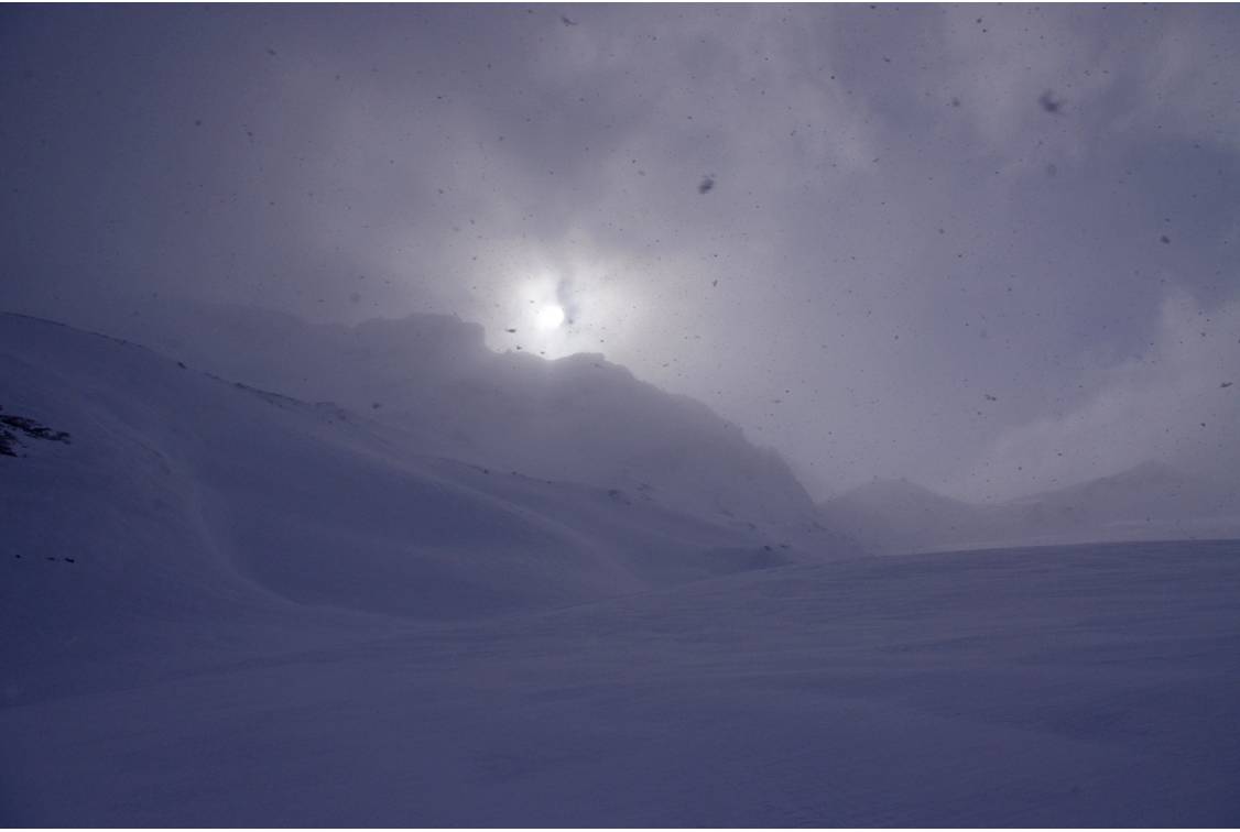 #8 08/04 il neige sur Gliaretta : Nous ouvrons la trace sur le glacier de la Gliaretta, 10 à 15 cm de fraiche au sol, et un seul axe de lumière... le Col Bassac et la Becca Traversière... notre objectif. 08/04 il neige sur Gliaretta : Nous ouvrons la trace sur le glacier de la Gliaretta, 10 à 15 cm de fraiche au sol, et un seul axe de lumière... le Col Bassac et la Becca Traversière... notre objectif.