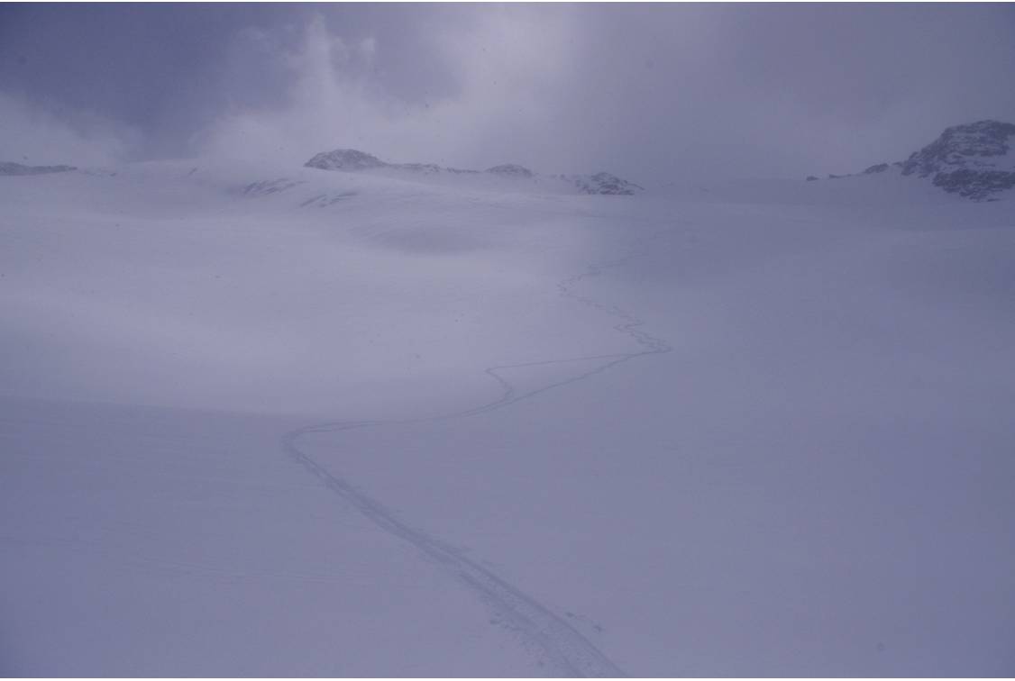 #14 Gliaretta dans la nebbia : Descente au centre du glacier de la Gliaretta... mais avec plusieurs périodes d Gliaretta dans la nebbia : Descente au centre du glacier de la Gliaretta... mais avec plusieurs périodes d'attente de retour de la visi... histoire d'éviter les zones crevassées.