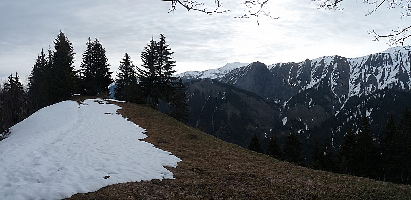 #3 cime du Sambuis : aux chalets de Mont Rond, ça manque de neige cime du Sambuis : aux chalets de Mont Rond, ça manque de neige