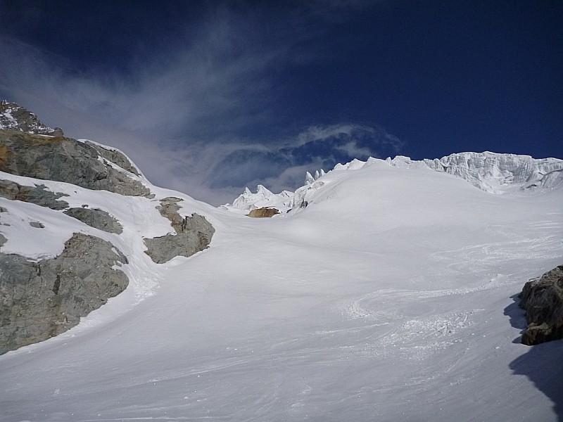 En longeant le glacier : sous le ressaut, altitude 2670 m