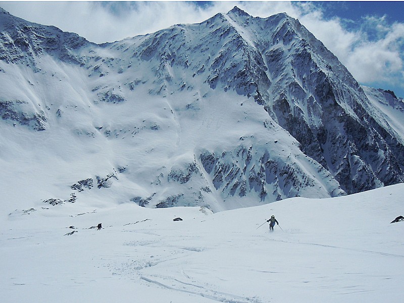 #11 Cap sur le Refuge de Goléon : En face, le Col de la Charrat 2884 m sur lequel Pierre se déchaînera l Cap sur le Refuge de Goléon : En face, le Col de la Charrat 2884 m sur lequel Pierre se déchaînera l'après midi. A droite, le Pic des 3 Evéchés 3116 m.