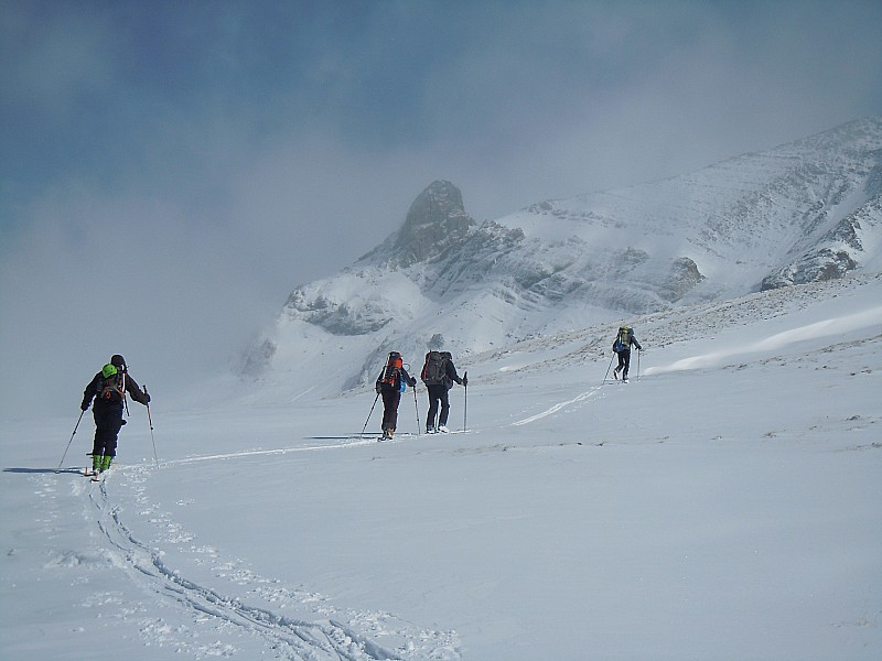 #10 le Pâquier du Roi : Alt 2750m: on ne va pas tarder à basculer dans la Combe du Vallon puis traverser vers le Col des Rochers du Vallon 2937 m. le Pâquier du Roi : Alt 2750m: on ne va pas tarder à basculer dans la Combe du Vallon puis traverser vers le Col des Rochers du Vallon 2937 m.