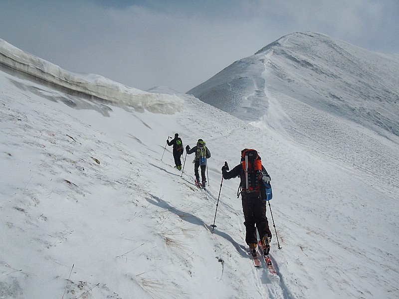 #9 La Grande Côte : 2ème jour: La neige fraîche de la nuit permet de progresser à ski. La Grande Côte : 2ème jour: La neige fraîche de la nuit permet de progresser à ski.