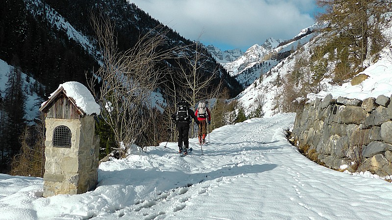 #2 1500m : Départ à ski, la piste de Gialorgue est bien enneigée (le matin) 1500m : Départ à ski, la piste de Gialorgue est bien enneigée (le matin)