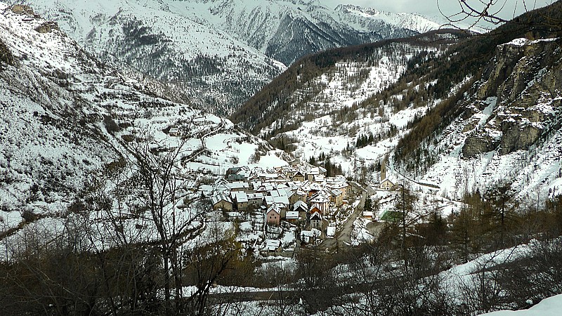 #21 1600m : Retour sur St Dalmas un peu galère sur la route en neige lourde non tracée 1600m : Retour sur St Dalmas un peu galère sur la route en neige lourde non tracée