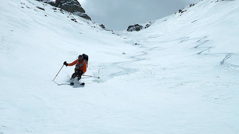 #16 2650m : Poudre un peu lourde mais bonne à skier sous le col 2650m : Poudre un peu lourde mais bonne à skier sous le col