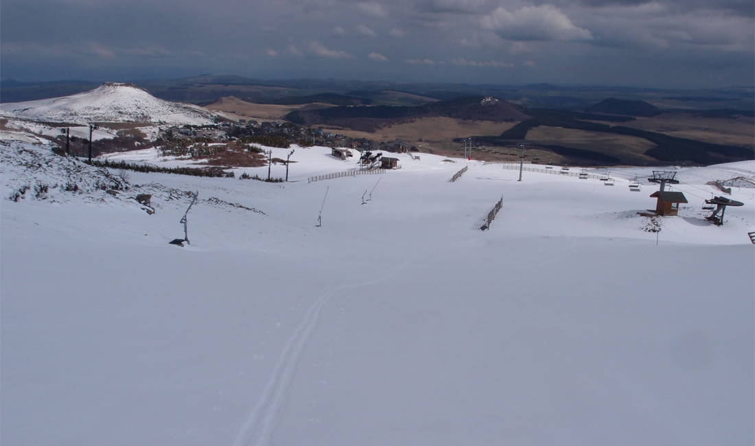 #11 Super-besse : A super-besse, le télécabine est interdit aux skieurs hors saison. Super-besse : A super-besse, le télécabine est interdit aux skieurs hors saison.