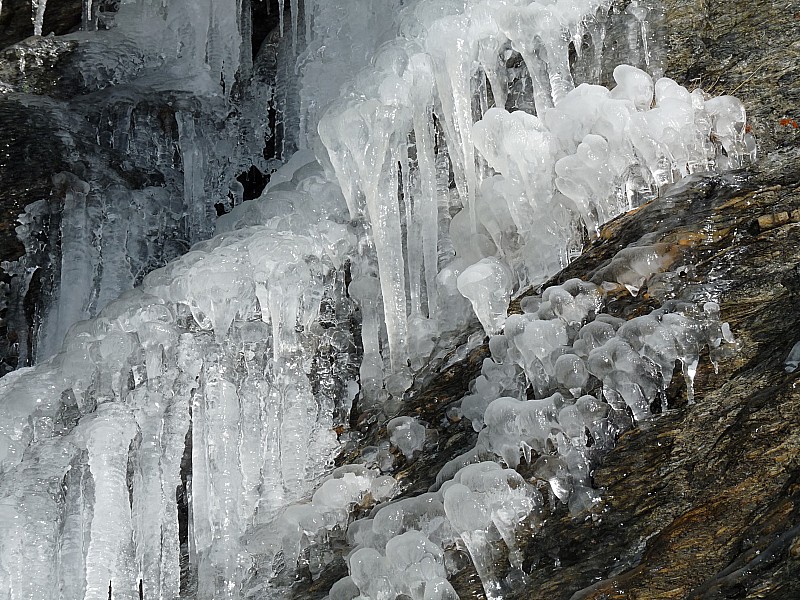 #1 Beaucoup de glace encore. : On dirait des dents! Beaucoup de glace encore. : On dirait des dents!