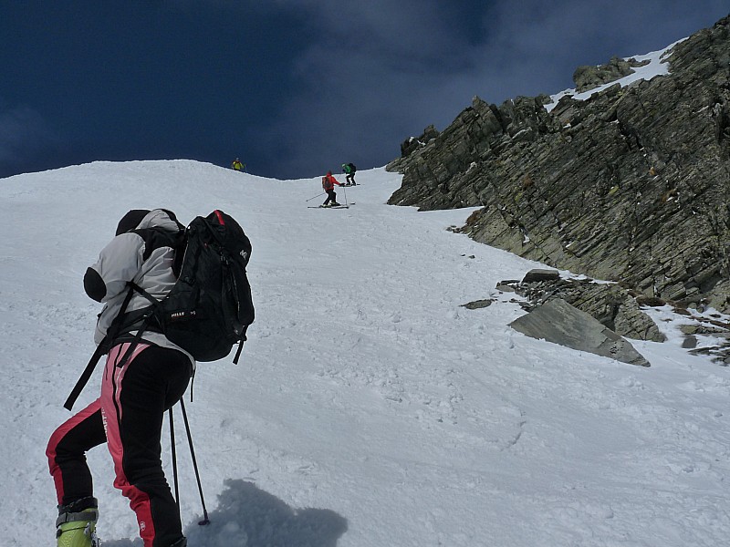 #4 Descente avec plus de neige! : Bonne neige dans ce petit couloir. Descente avec plus de neige! : Bonne neige dans ce petit couloir.