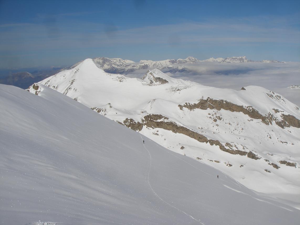 #8 montée des parias : en fond,la belle barre du champsaur! montée des parias : en fond,la belle barre du champsaur!