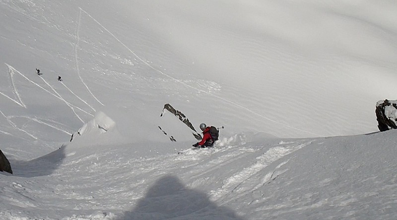#3 Toz en action : Toz profite de la poudre dans le couloir Toz en action : Toz profite de la poudre dans le couloir