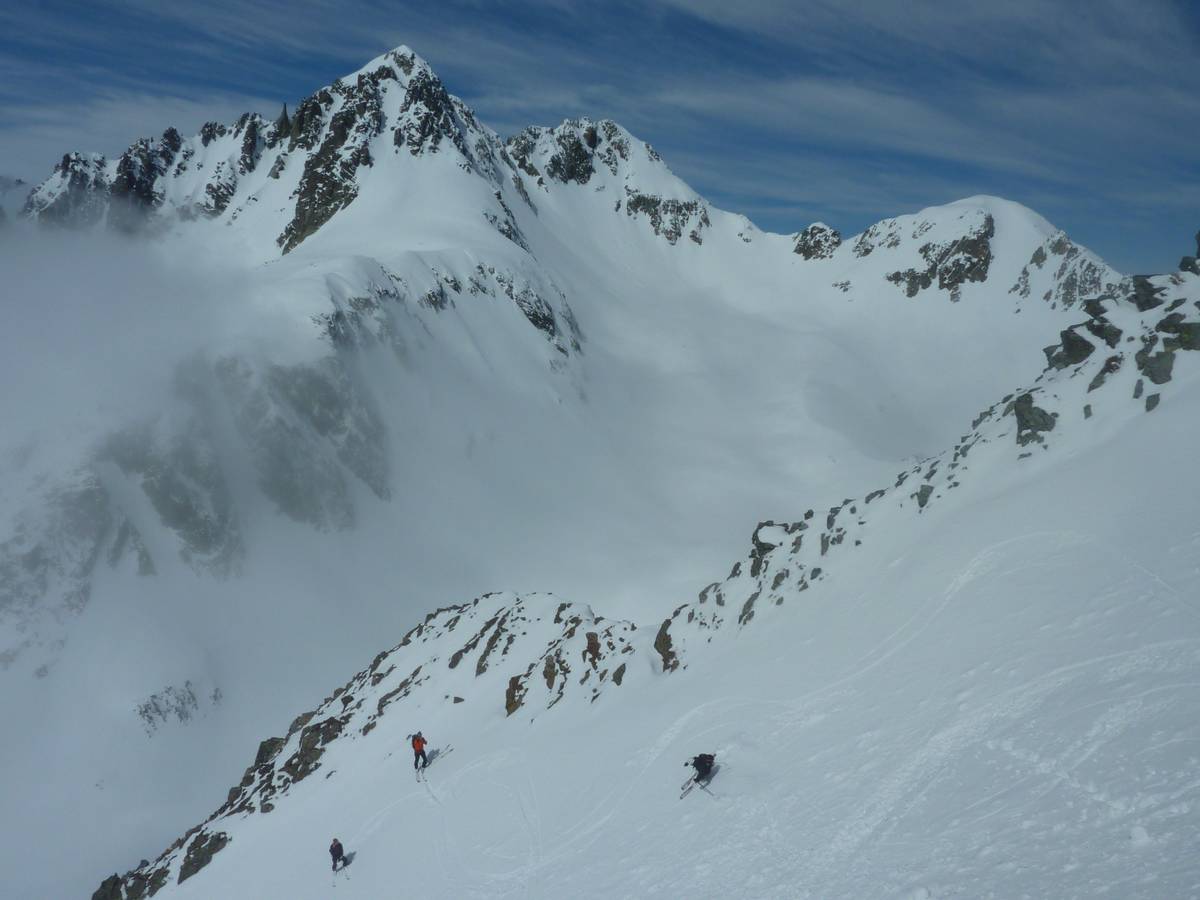 #14 Couloir SW : en arriere plan, Villonnet, Aup du Pont et Rochers des Patres Couloir SW : en arriere plan, Villonnet, Aup du Pont et Rochers des Patres