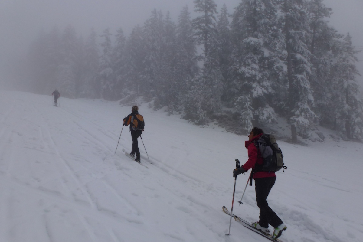 #5 Départ sous la neige : Caroline et Forence derrière François-Xavier rencontré au départ. Départ sous la neige : Caroline et Forence derrière François-Xavier rencontré au départ.