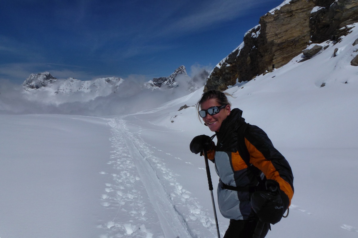 #15 Caroline tout sourire : Dans la traversée sur le glacier de Roche Ferrand. Caroline tout sourire : Dans la traversée sur le glacier de Roche Ferrand.