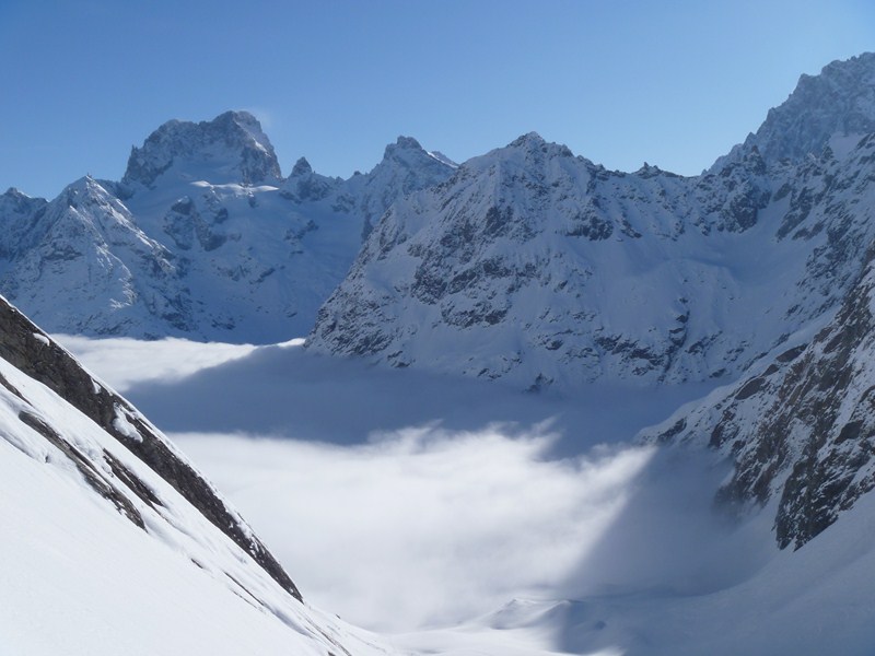 #4 Les Ecrins au dessus de la crasse Les Ecrins au dessus de la crasse