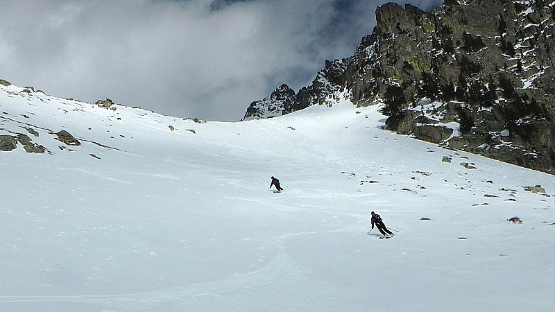 #26 2300m : dernières pentes en transfo moquette au dessus de la route de la lombarde 2300m : dernières pentes en transfo moquette au dessus de la route de la lombarde