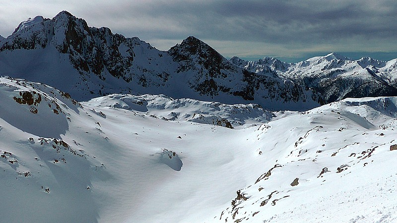 #4 2400m : Haut vallon de Terre Rouges bien enneigé 2400m : Haut vallon de Terre Rouges bien enneigé