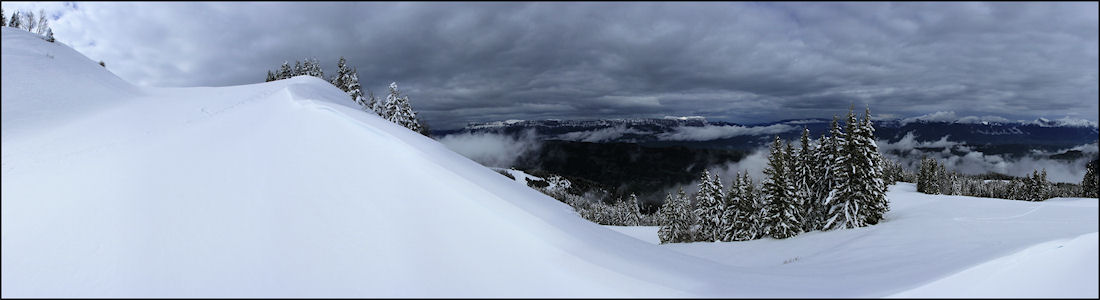 #2 neige fraiche : et station fermée. neige fraiche : et station fermée.