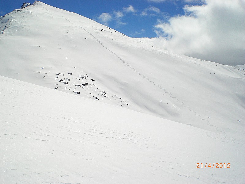 #13 Cime de Clausis : En remontant sur Terre Noire, vue sur la Cime de Clausis et la pente de Raountaou en excellentes conditions. Cime de Clausis : En remontant sur Terre Noire, vue sur la Cime de Clausis et la pente de Raountaou en excellentes conditions.