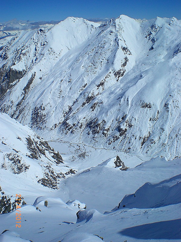 #10 Cime de Clausis : Côté italien, c Cime de Clausis : Côté italien, c'est encore le grand beau sur la vallée de Thuras et le Roc del Boucher.