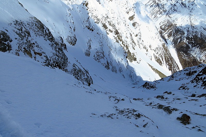 #12 Amont du ressaut : Court déchaussage à la montée mais skiable à la descente Amont du ressaut : Court déchaussage à la montée mais skiable à la descente
