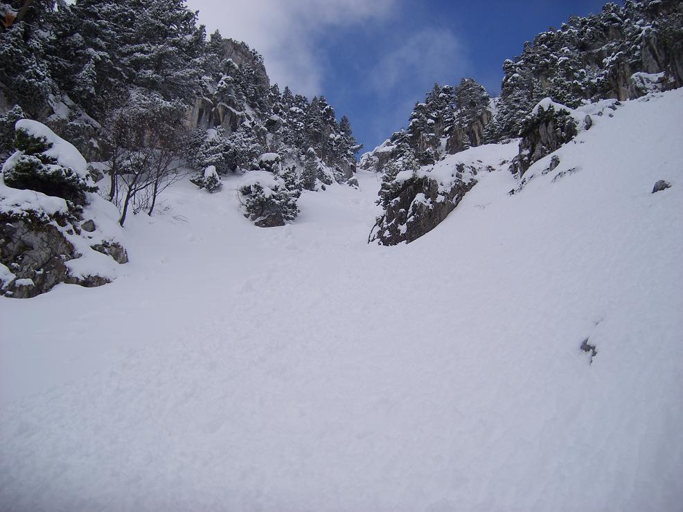 #3 Passage de l Passage de l'Aulp du Seuil : Assez de neige pour du bon ski dans le couloir