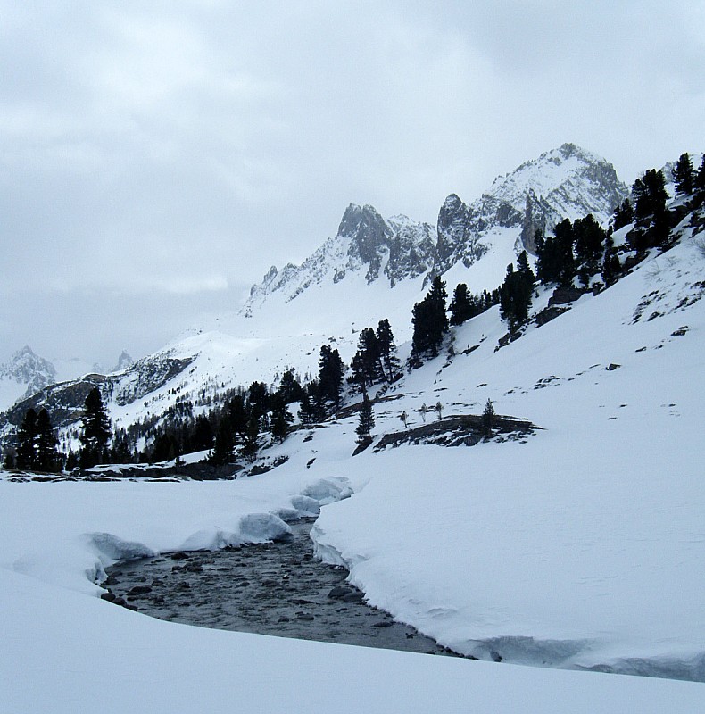 #11 départ des drayères : on laisse derrière nous une montagne hivernale, un refuge accueillant et 3 belles journées départ des drayères : on laisse derrière nous une montagne hivernale, un refuge accueillant et 3 belles journées