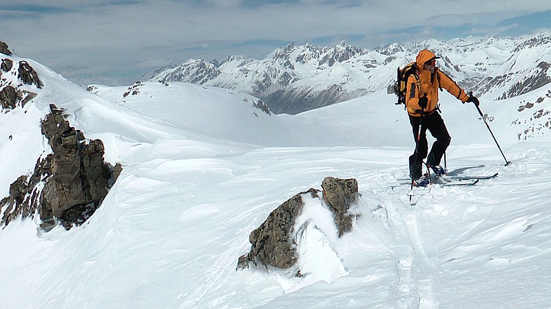 #14 2800m : au dessus du Pas ouest de l 2800m : au dessus du Pas ouest de l'Enchastraye, le Chambeyron en toile de fond
