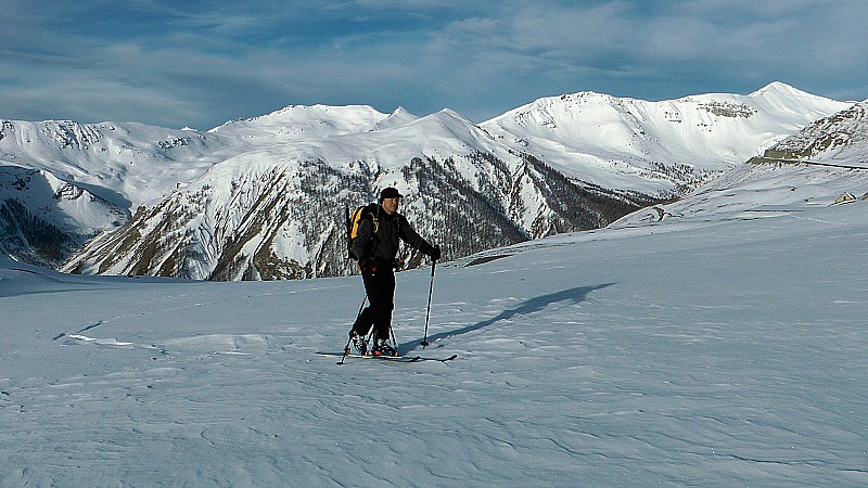#1 2250m : Départ du camp des fourches, les faces nord secteur Rougne/L 2250m : Départ du camp des fourches, les faces nord secteur Rougne/L'alpe/Bonette sont bien blanches