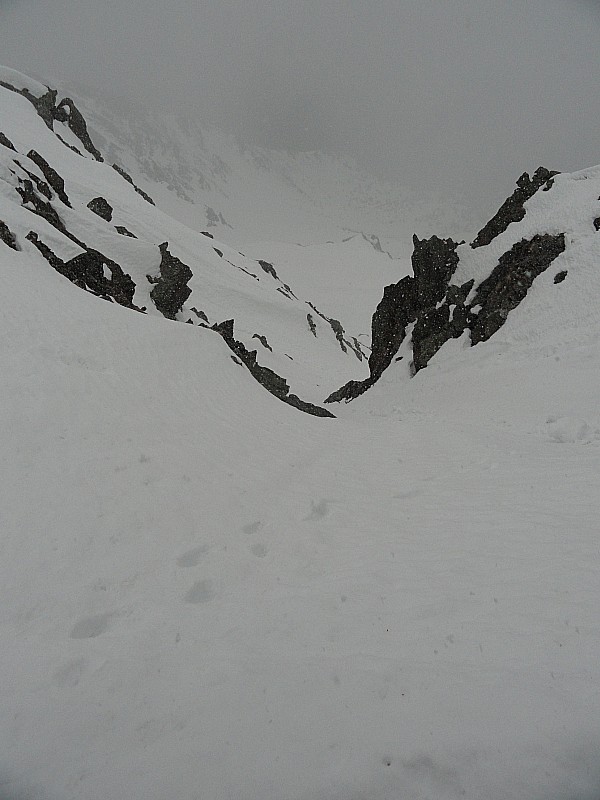 #6 Etroiture du haut du couloir : Ça passe en largeur (2 m) Etroiture du haut du couloir : Ça passe en largeur (2 m)