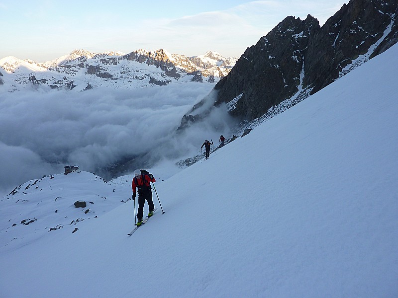 #6 Au petit matin : Départ du refuge au petit matin Au petit matin : Départ du refuge au petit matin