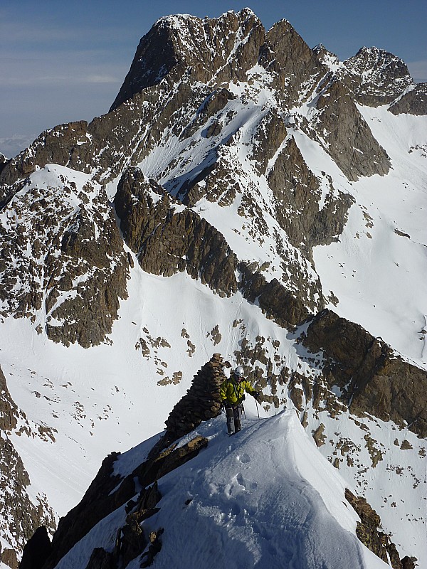 #10 Sur la même arête : Benja arrive sur fond d Sur la même arête : Benja arrive sur fond d'Argentera