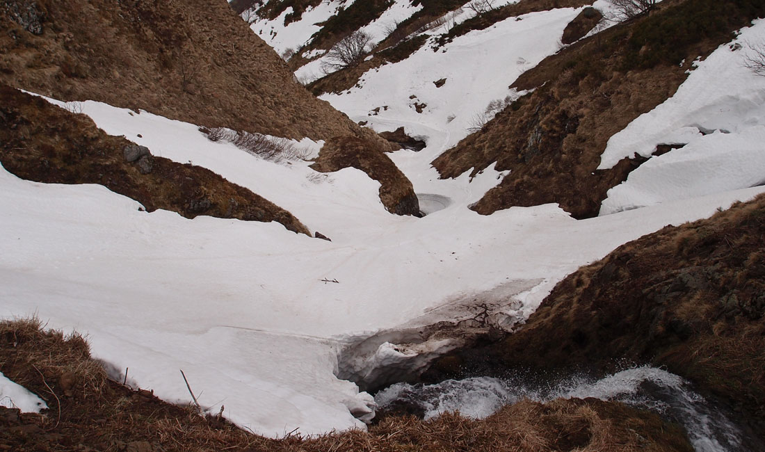 #7 entre Sancy et Gros, la montée : à partir de la cascade, il faut marcher 50m, et après ça va. entre Sancy et Gros, la montée : à partir de la cascade, il faut marcher 50m, et après ça va.