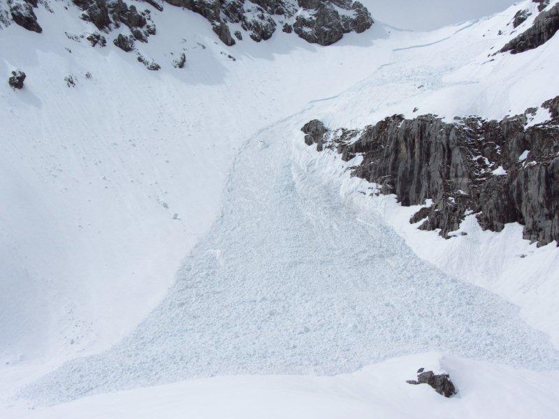 coulée du mur : ça date de cette nuit , cassure sous le col sud 50cm