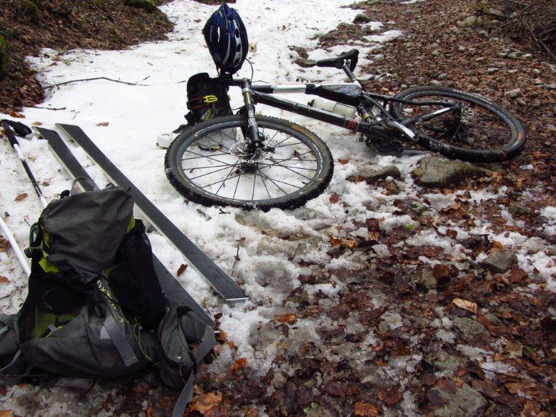 #8 changement de matériel à 1150 : 20 kg pour se déplacer "vraiment" Tout Terrain en montagne .... changement de matériel à 1150 : 20 kg pour se déplacer "vraiment" Tout Terrain en montagne ....