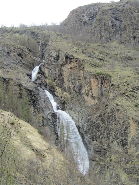#9 Cascade sous Dormillouse : Ça crache Cascade sous Dormillouse : Ça crache