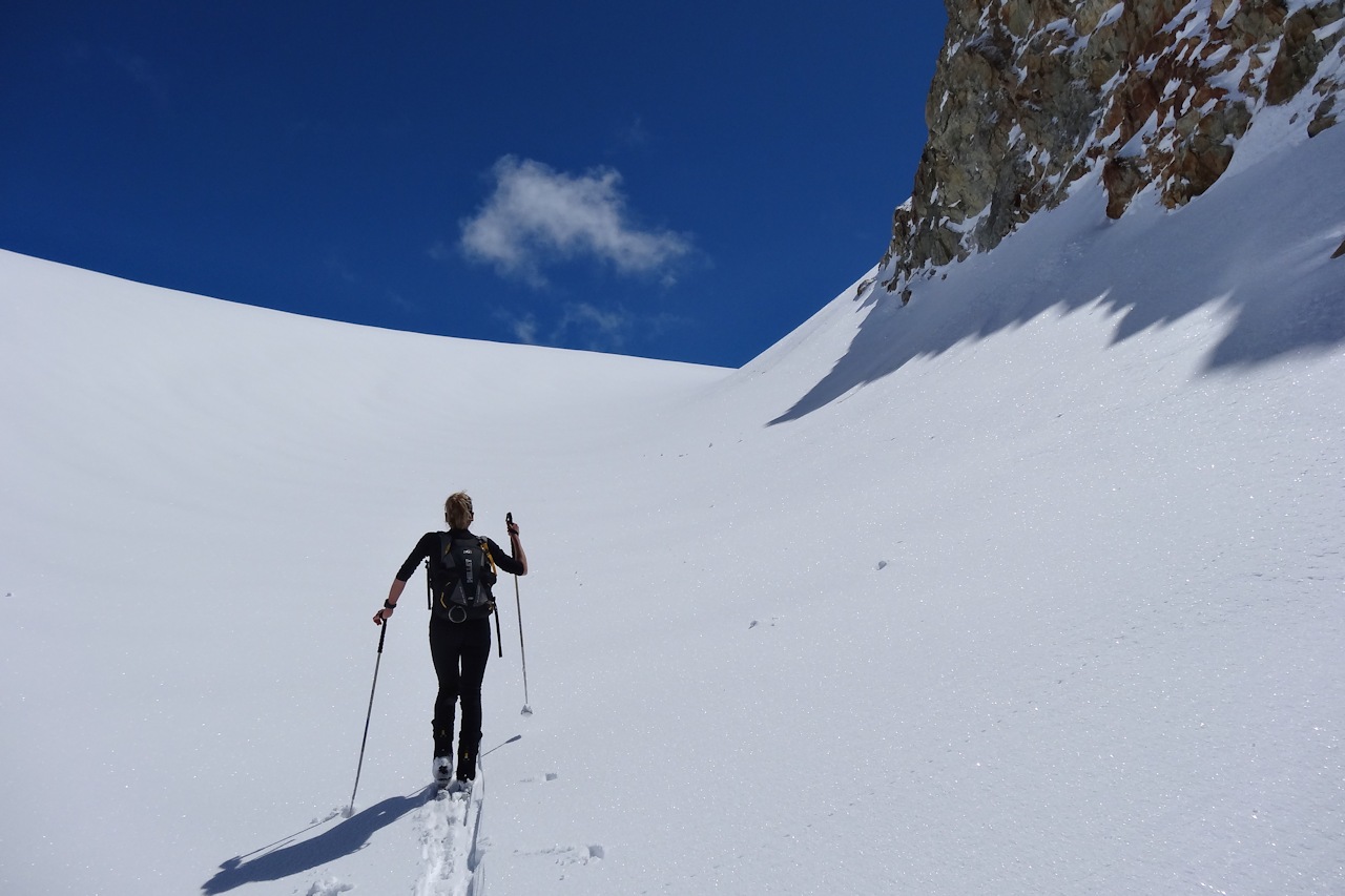 #11 Toujours à la trace : Caroline se régale de tracer sur une neige superbe. Toujours à la trace : Caroline se régale de tracer sur une neige superbe.